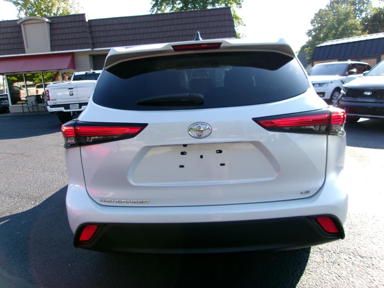 Toyota Highlander LE FWD V6 2022