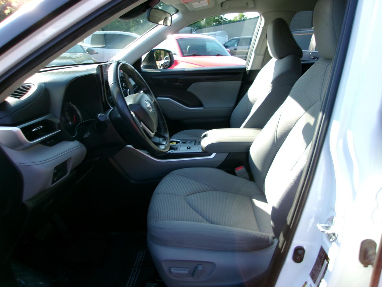 Toyota Highlander LE FWD V6 2022