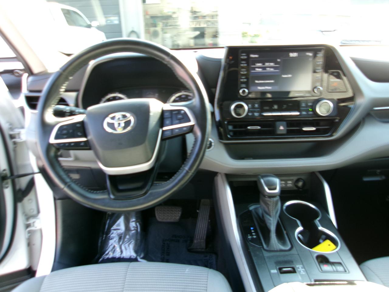 Toyota Highlander LE FWD V6 2022