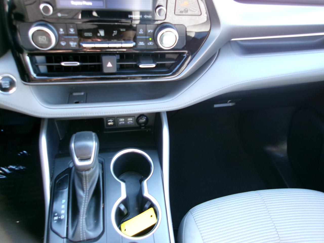 Toyota Highlander LE FWD V6 2022