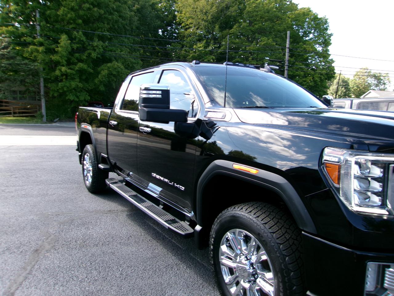 GMC Sierra 2500HD Denali Crew Cab 4WD SB 2022