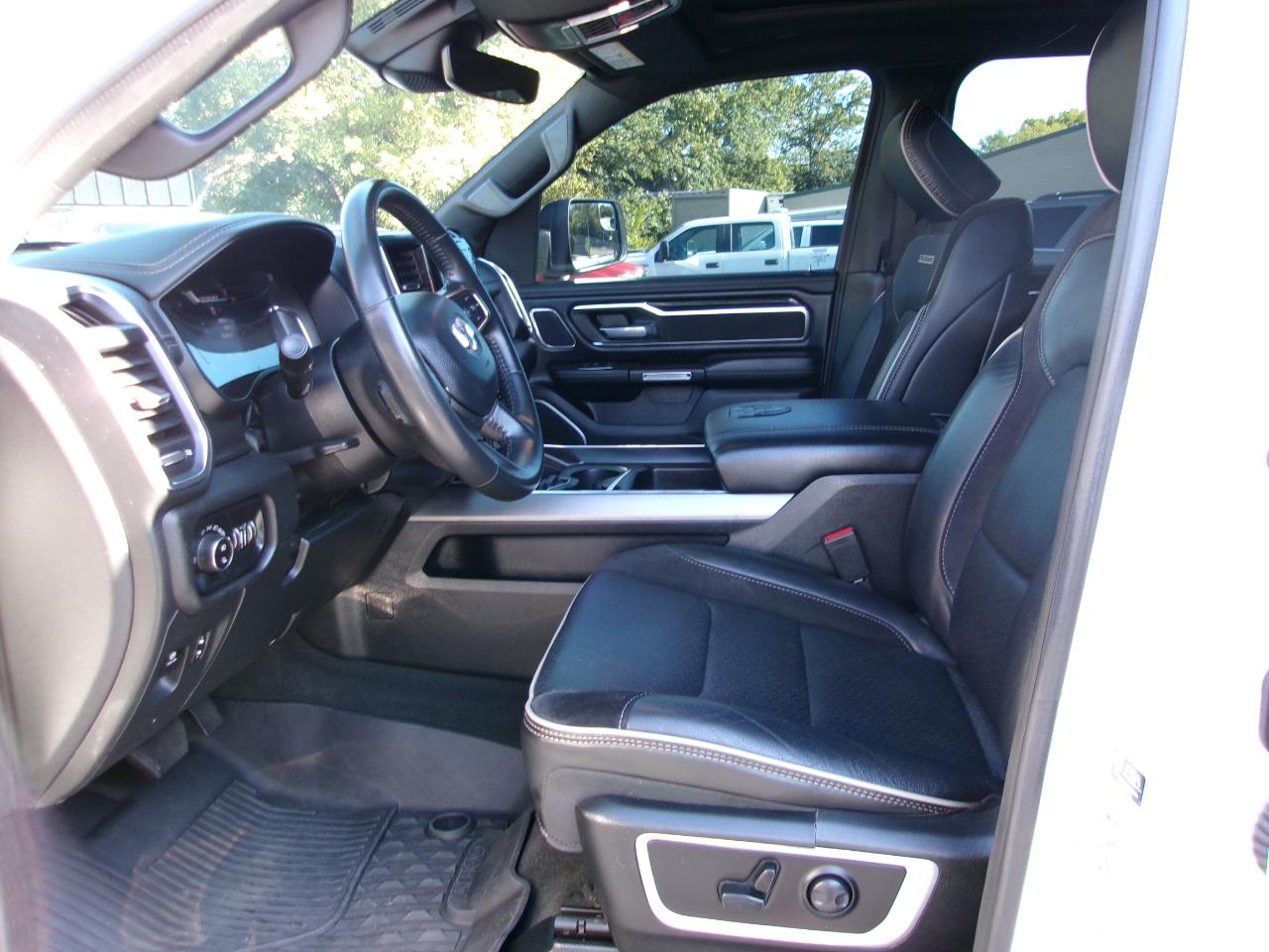 RAM 1500 Laramie Crew Cab SWB 4WD 2024