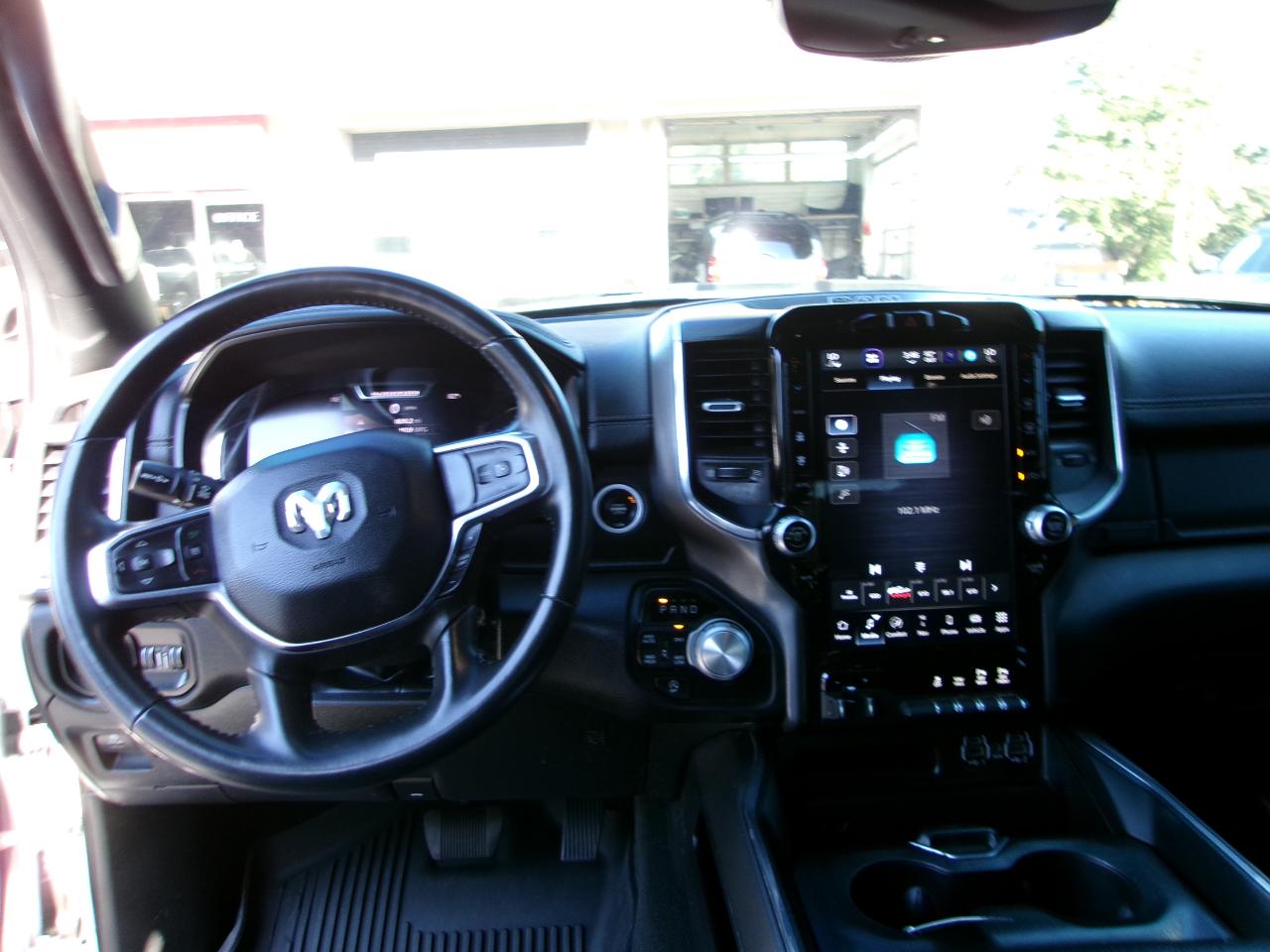 RAM 1500 Laramie Crew Cab SWB 4WD 2024