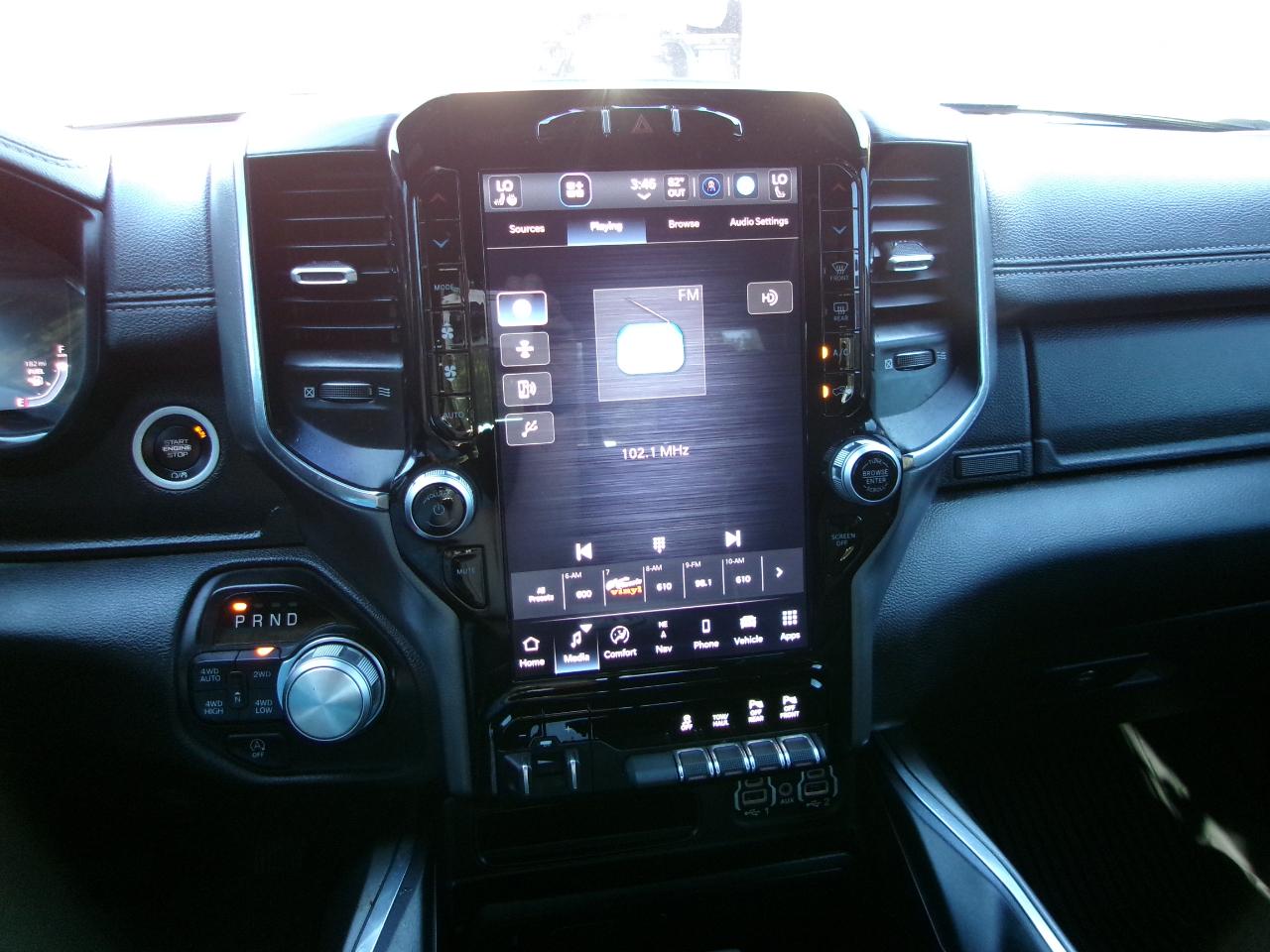 RAM 1500 Laramie Crew Cab SWB 4WD 2024