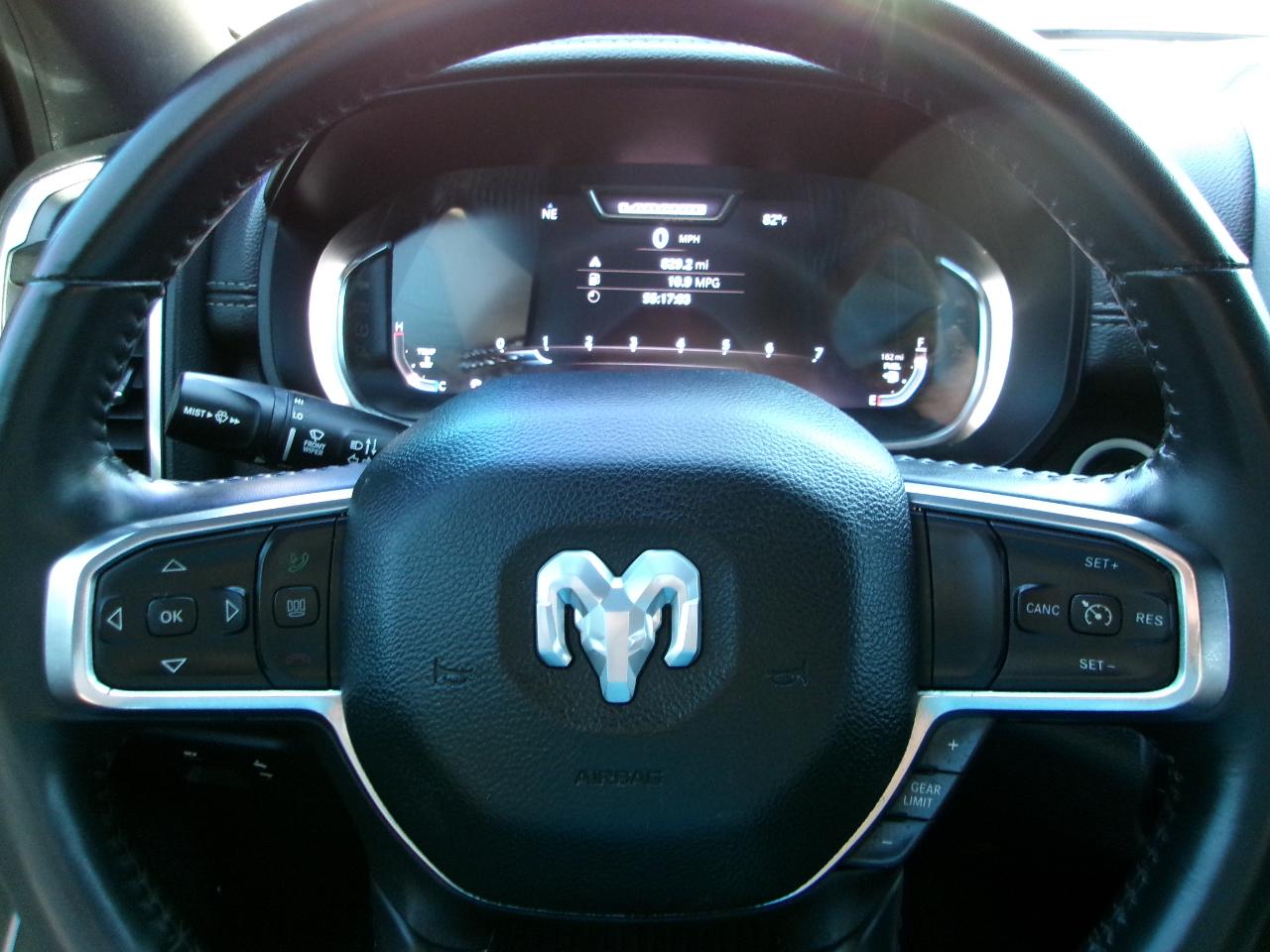 RAM 1500 Laramie Crew Cab SWB 4WD 2024