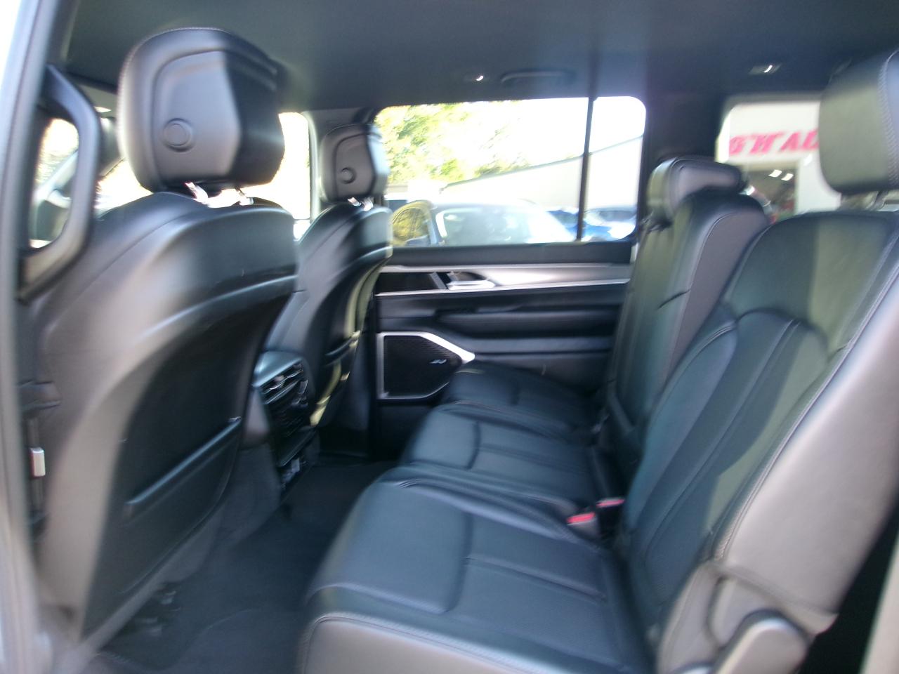 Jeep Wagoneer L Series II 4WD 2025