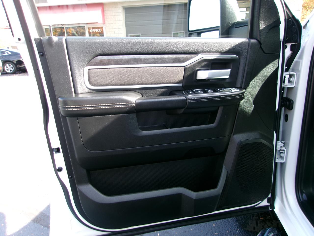 RAM 2500 Tradesman Crew Cab SWB 4WD 2024