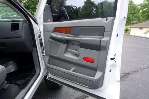 Dodge Ram 3500 SLT Mega Cab 4WD 2006 Dodge Ram 3500 SLT Mega Cab 4WD 2006