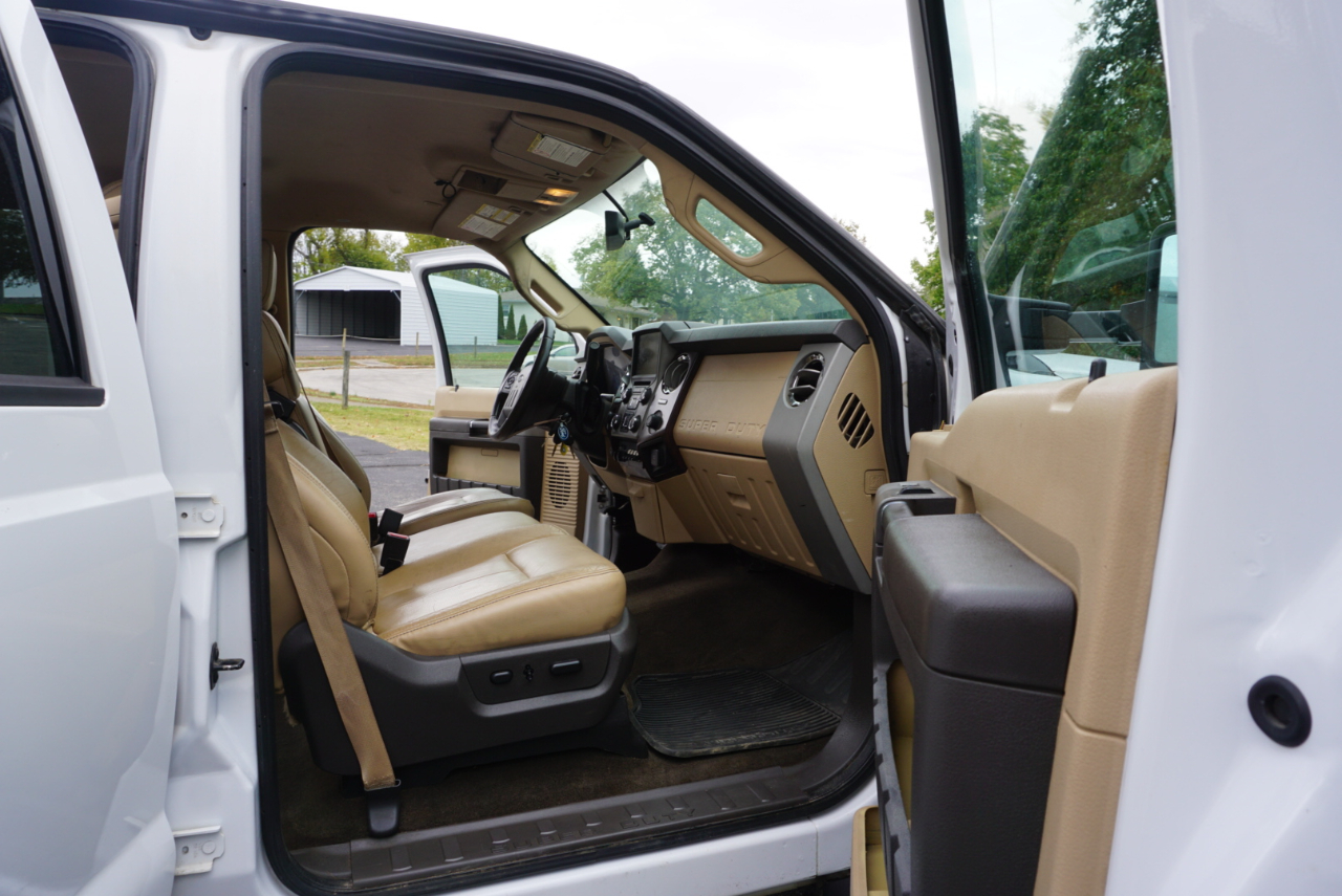 Ford F-350 SD Lariat Crew Cab 4WD 2015 Ford F-350 SD Lariat Crew Cab 4WD 2015