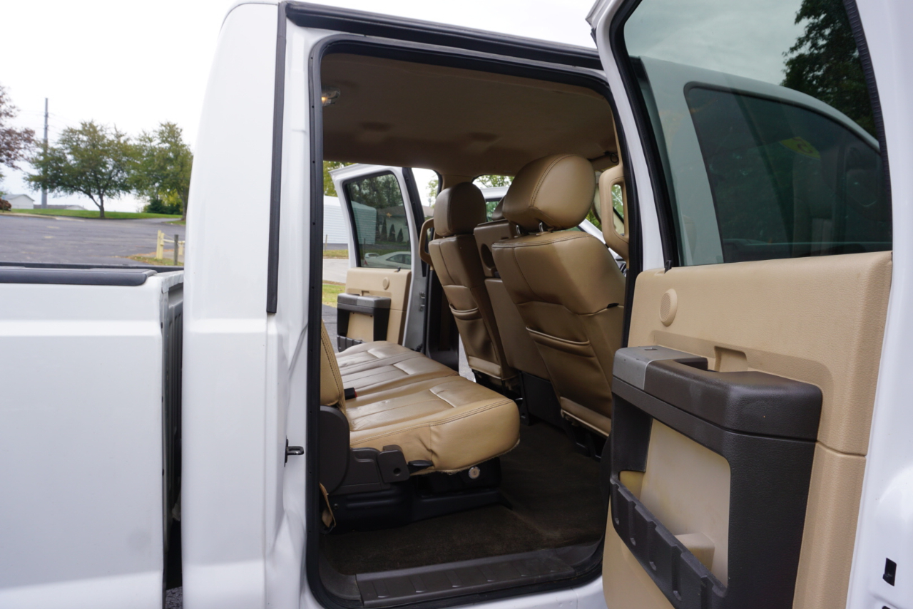 Ford F-350 SD Lariat Crew Cab 4WD 2015 Ford F-350 SD Lariat Crew Cab 4WD 2015