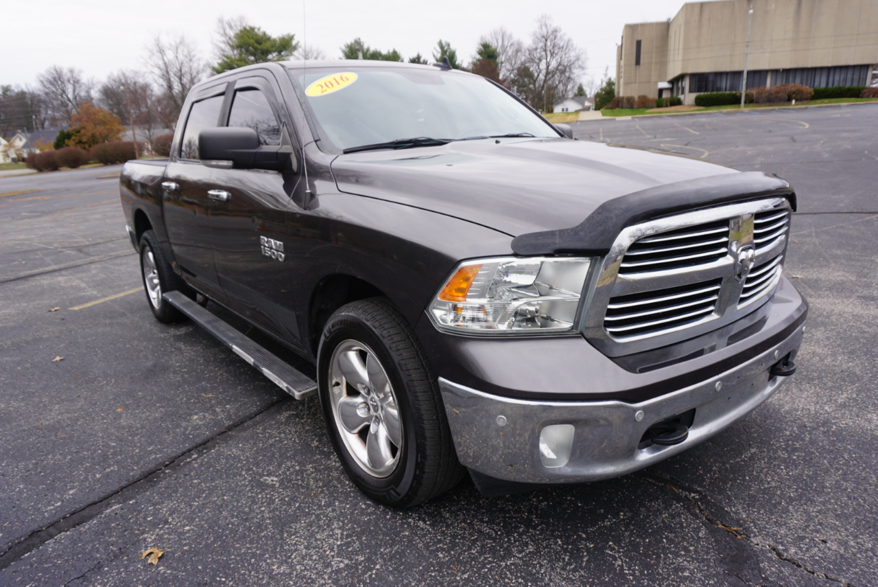 2016 Ram 1500 SLT photo 3