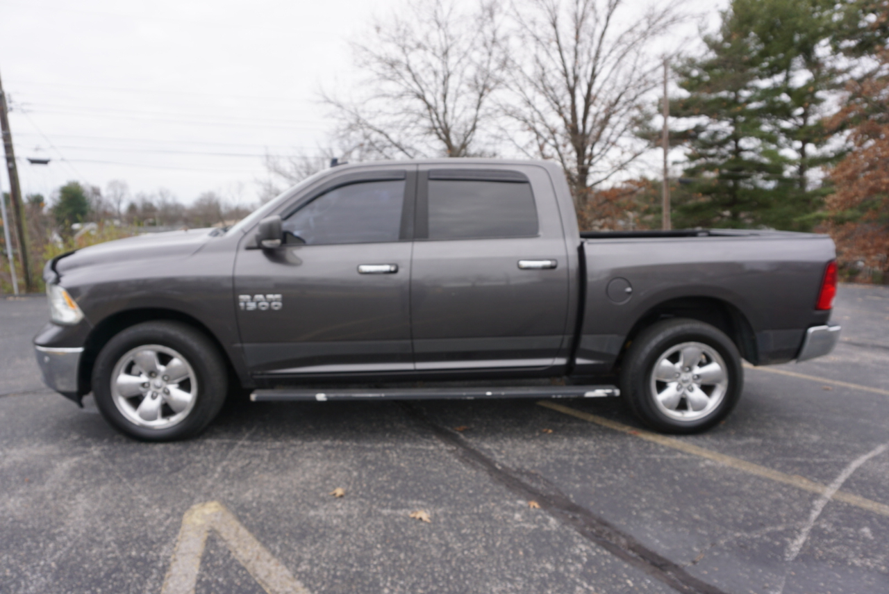 2016 Ram 1500 SLT photo 4