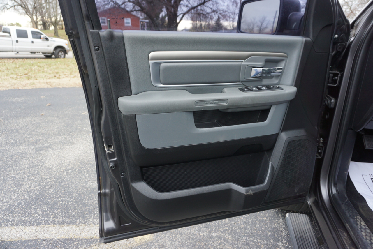 Dodge 1500 SLT Crew Cab SWB 4WD 2016