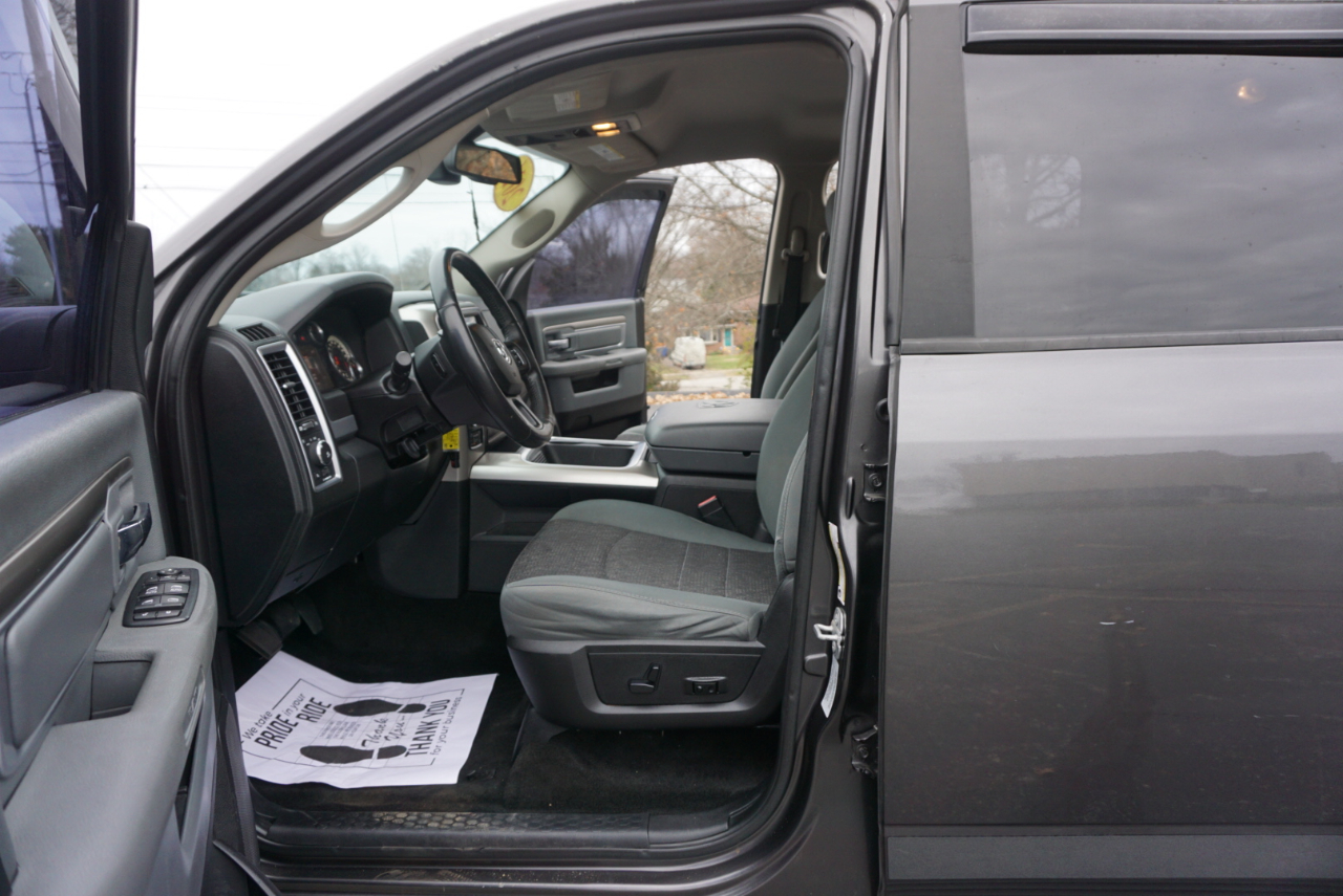 Dodge 1500 SLT Crew Cab SWB 4WD 2016