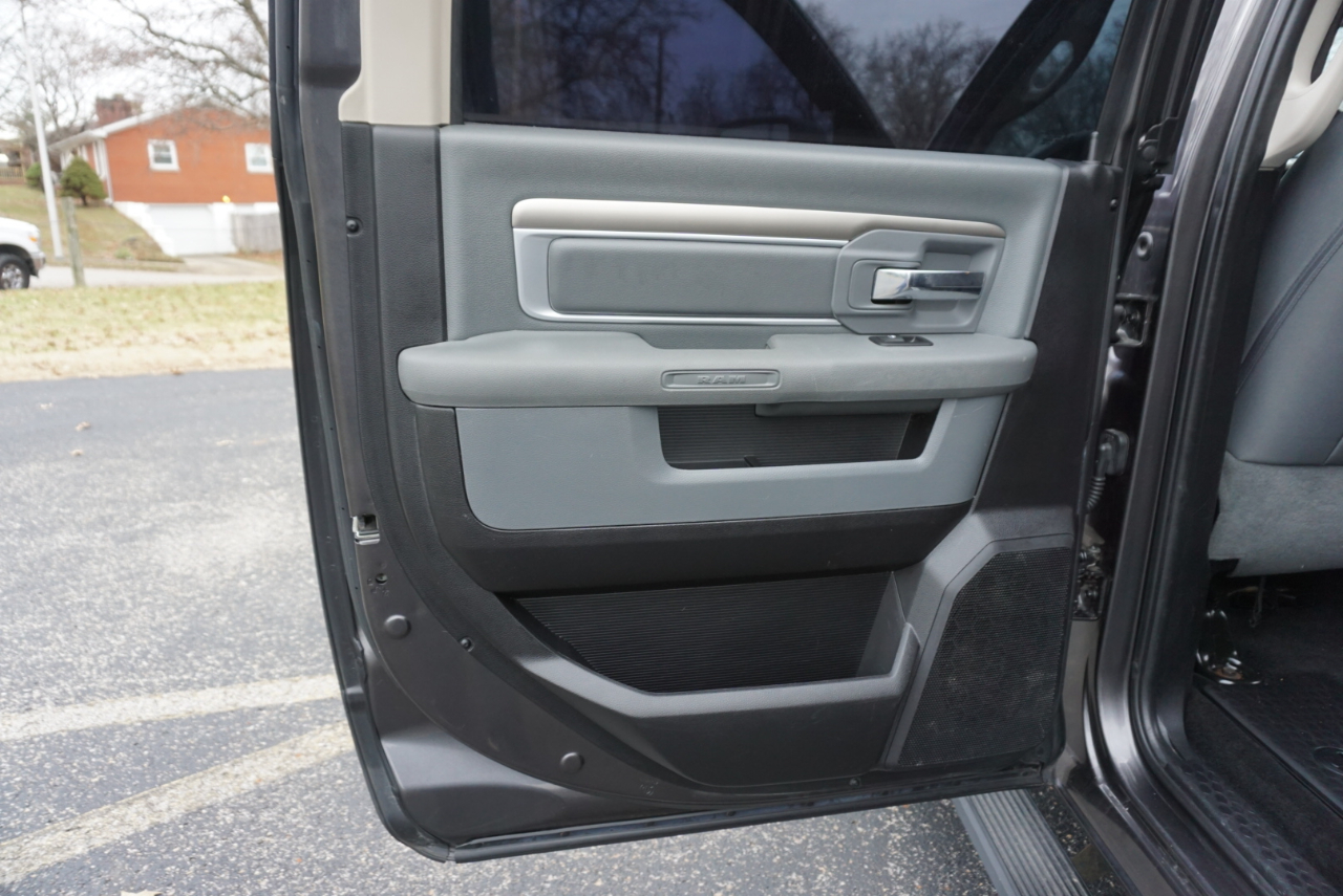 Dodge 1500 SLT Crew Cab SWB 4WD 2016