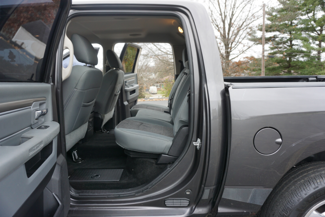 Dodge 1500 SLT Crew Cab SWB 4WD 2016