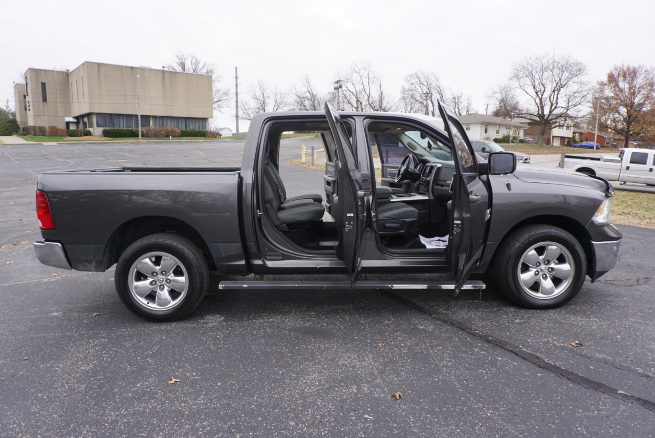 Dodge 1500 SLT Crew Cab SWB 4WD 2016
