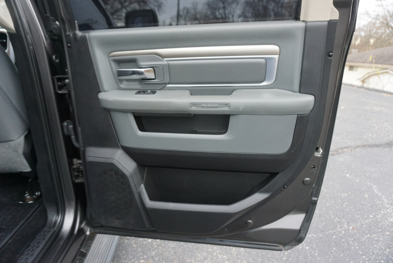 Dodge 1500 SLT Crew Cab SWB 4WD 2016