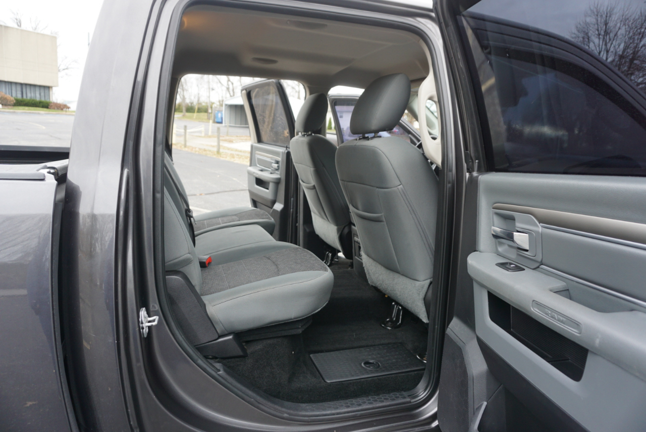 Dodge 1500 SLT Crew Cab SWB 4WD 2016