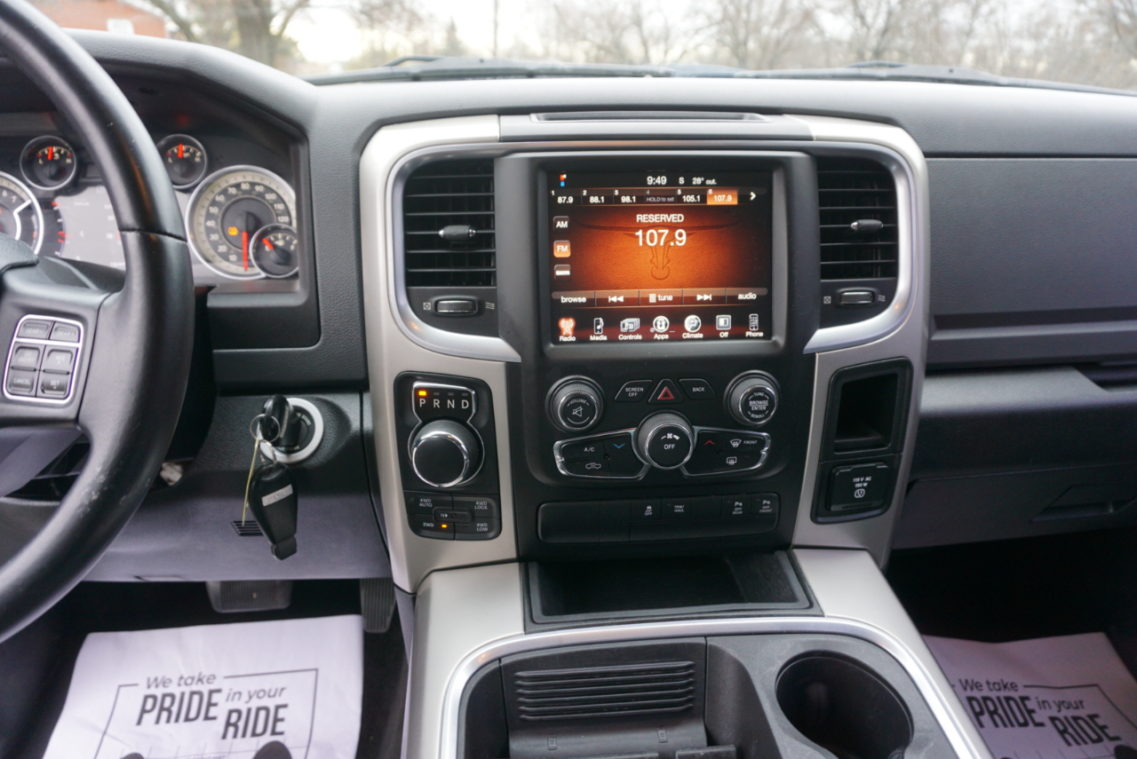 Dodge 1500 SLT Crew Cab SWB 4WD 2016