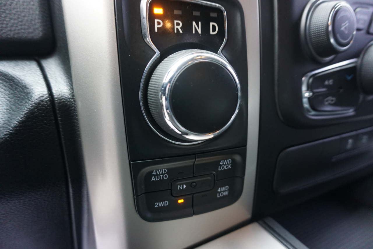 Dodge 1500 SLT Crew Cab SWB 4WD 2016