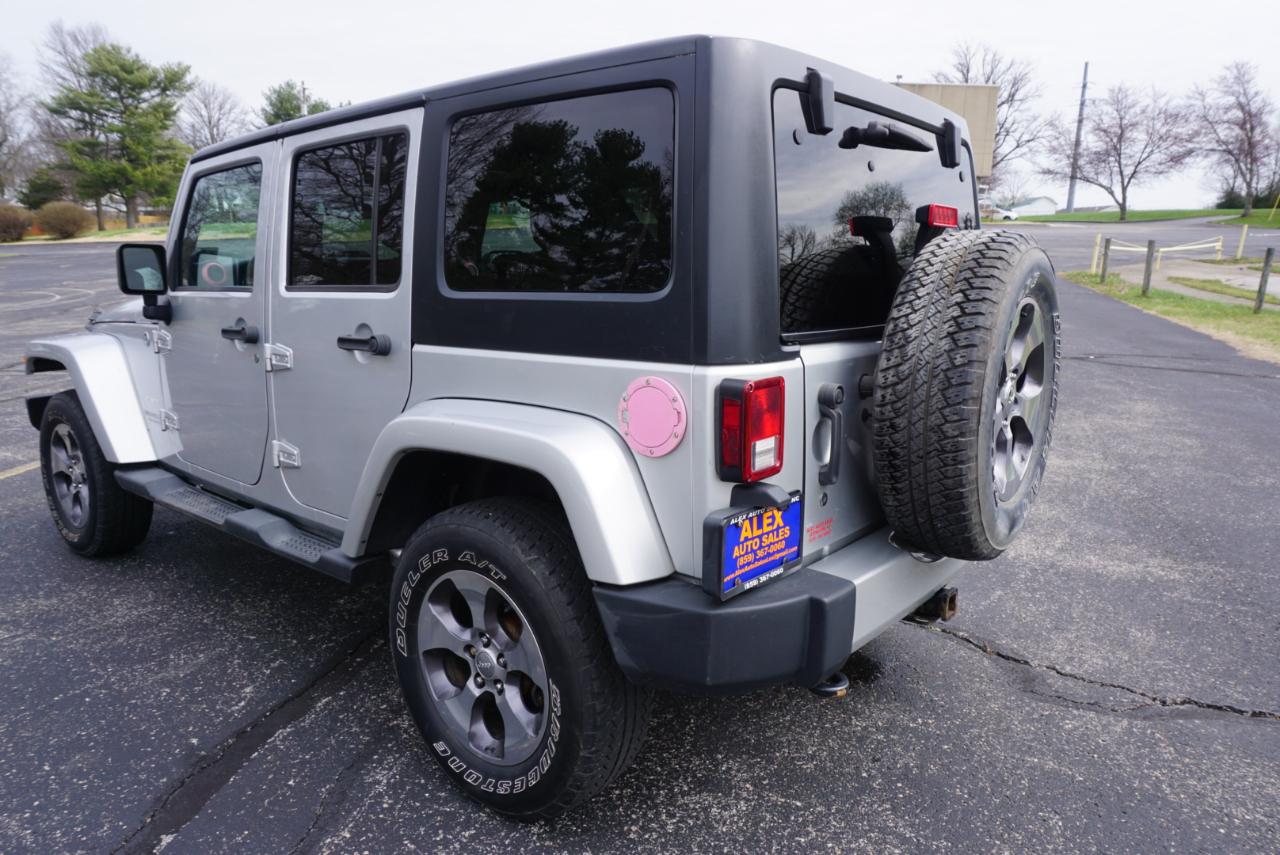 Jeep Wrangler Unlimited Sahara 4WD 2012