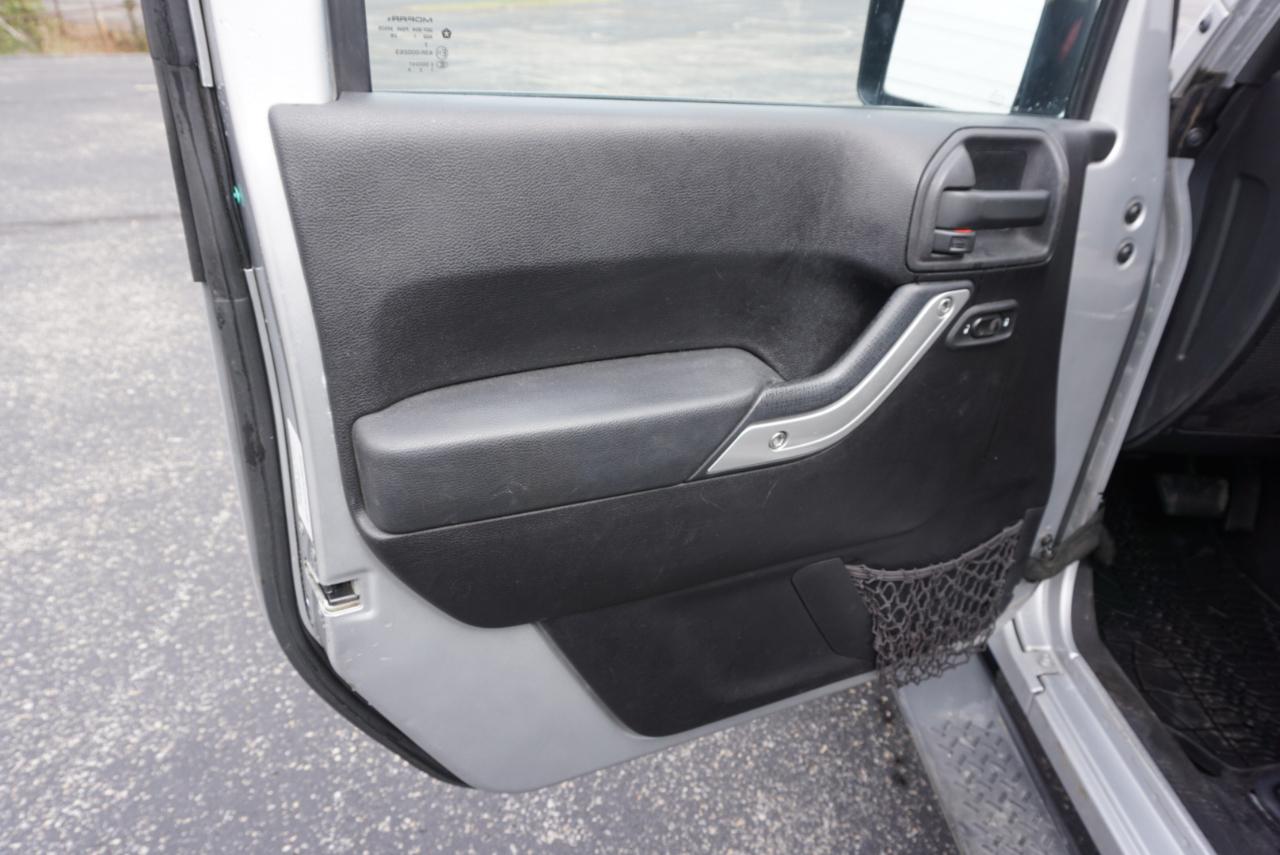 Jeep Wrangler Unlimited Sahara 4WD 2012