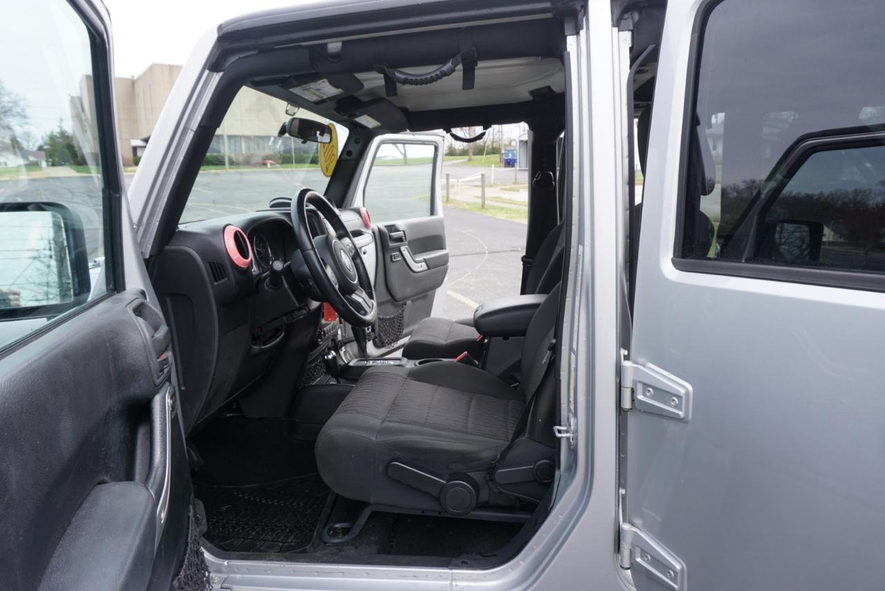 Jeep Wrangler Unlimited Sahara 4WD 2012