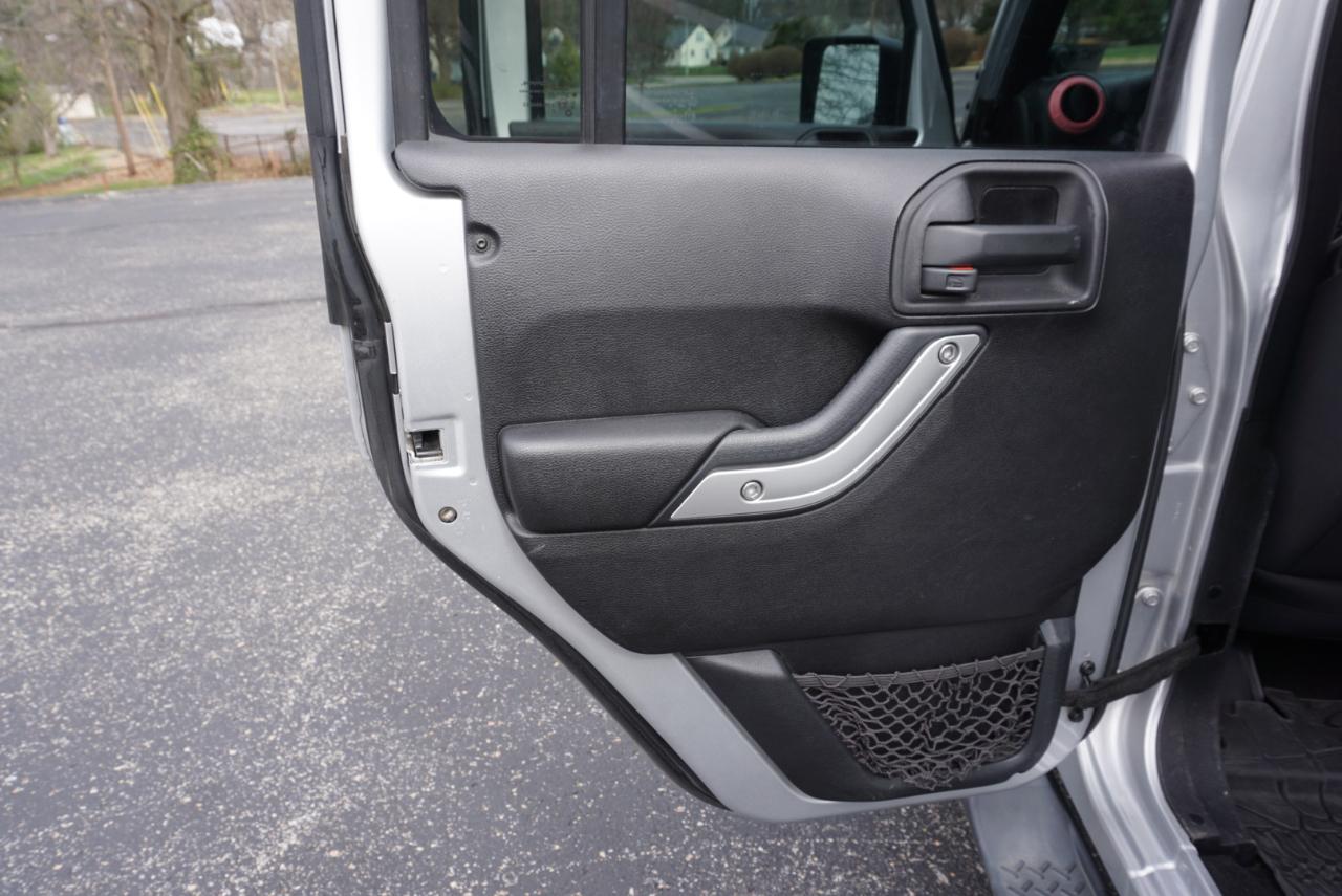 Jeep Wrangler Unlimited Sahara 4WD 2012