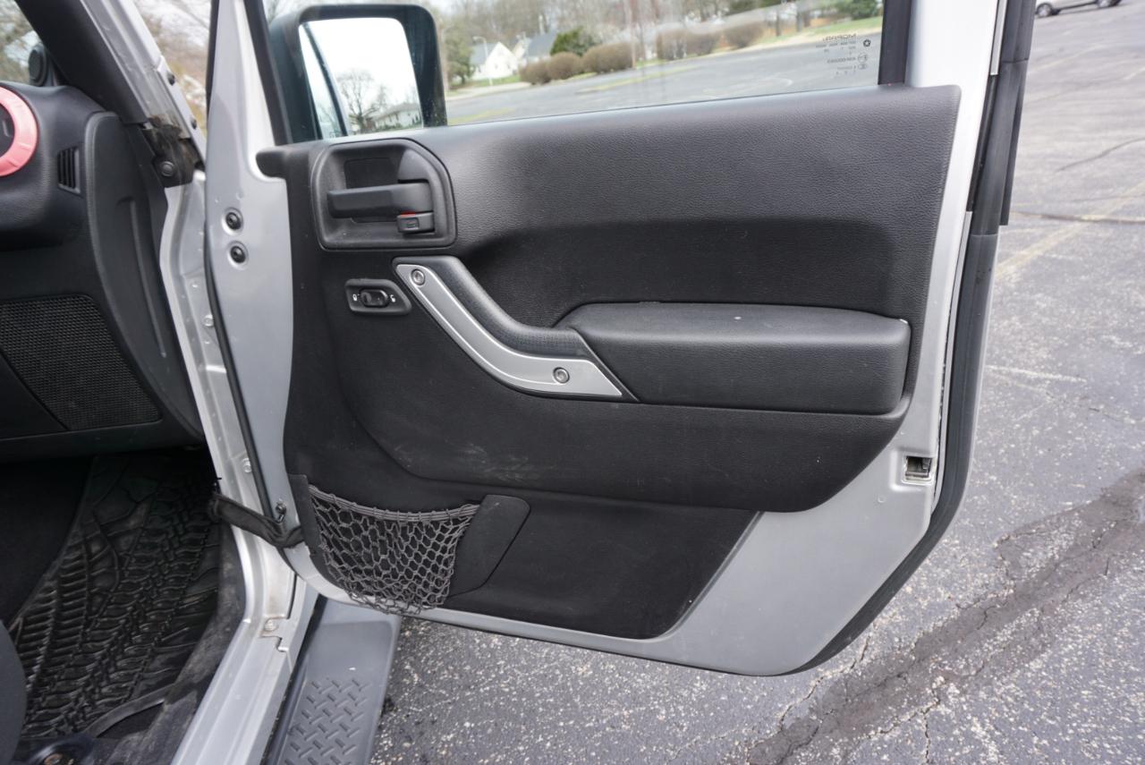 Jeep Wrangler Unlimited Sahara 4WD 2012