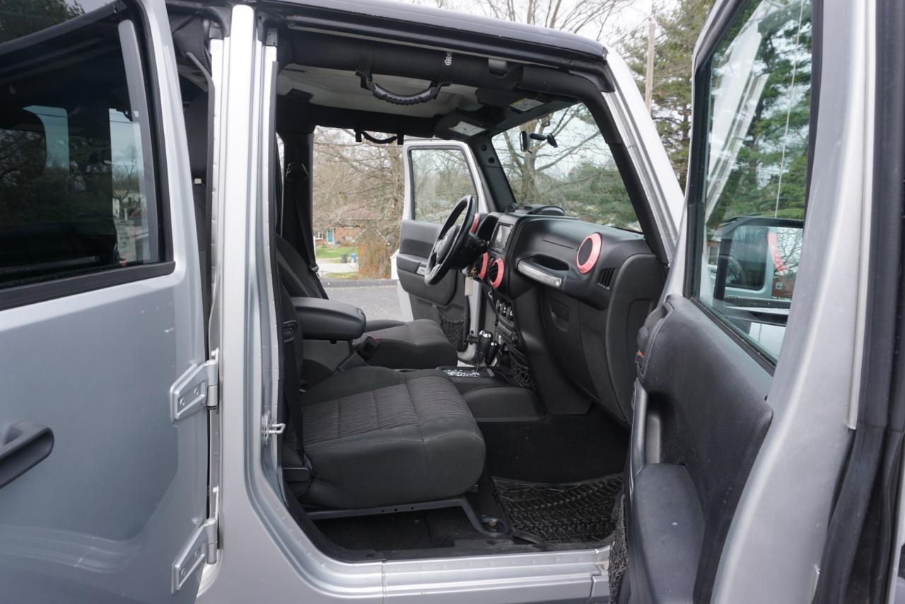 Jeep Wrangler Unlimited Sahara 4WD 2012