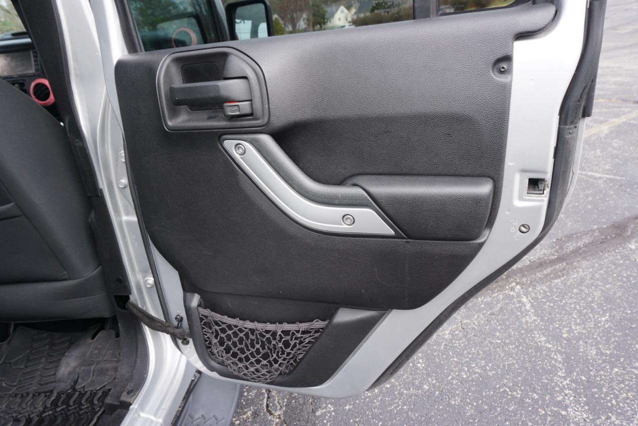 Jeep Wrangler Unlimited Sahara 4WD 2012