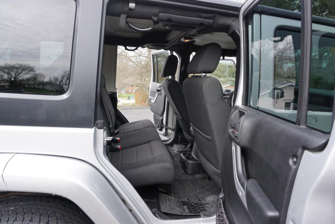 Jeep Wrangler Unlimited Sahara 4WD 2012