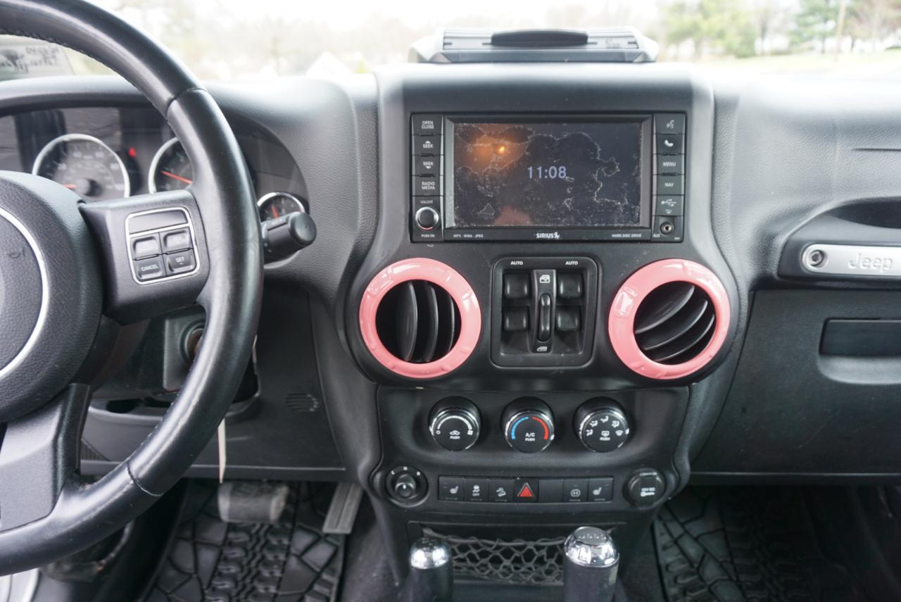 Jeep Wrangler Unlimited Sahara 4WD 2012