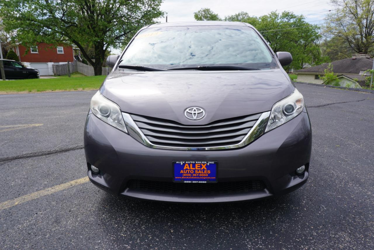 Toyota Sienna XLE 7-Passenger AWD 2013