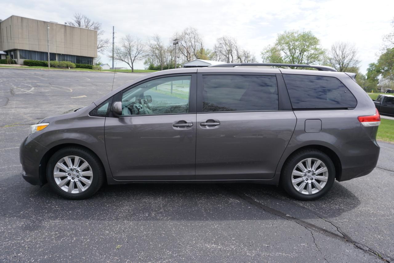 Toyota Sienna XLE 7-Passenger AWD 2013