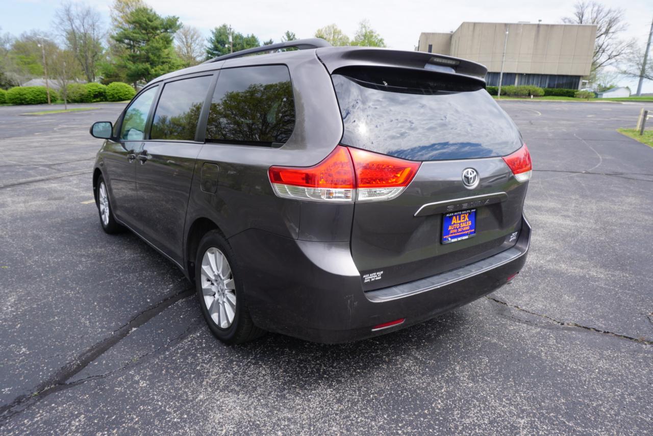 Toyota Sienna XLE 7-Passenger AWD 2013
