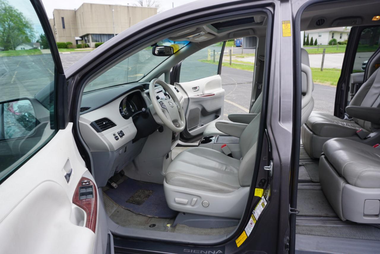 Toyota Sienna XLE 7-Passenger AWD 2013