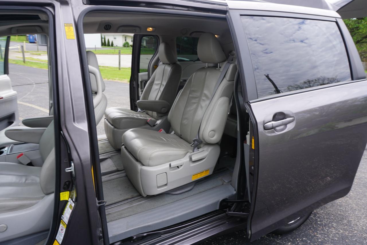 Toyota Sienna XLE 7-Passenger AWD 2013