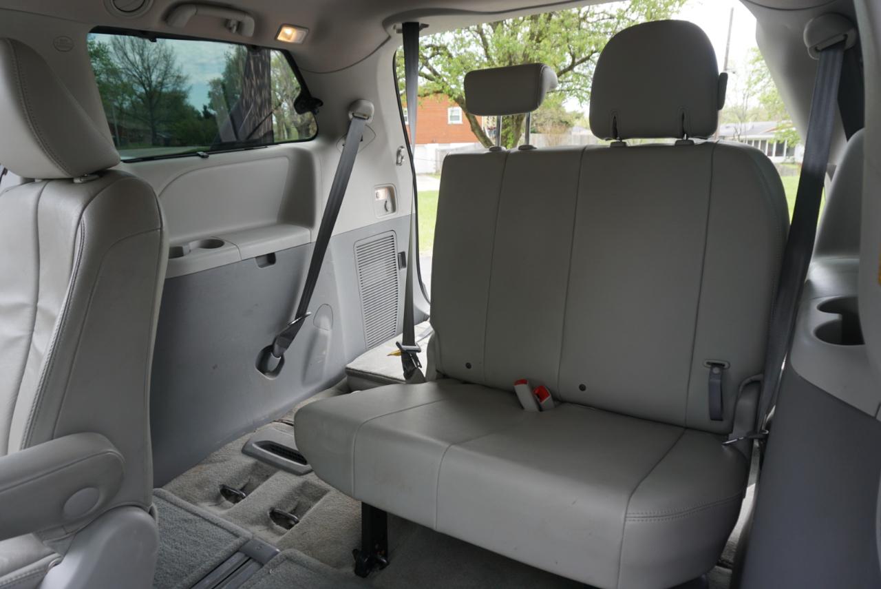 Toyota Sienna XLE 7-Passenger AWD 2013