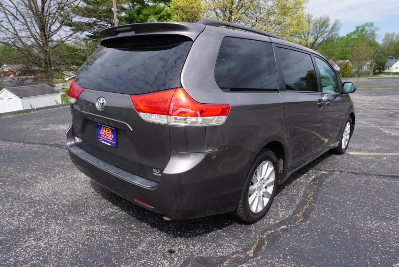 Toyota Sienna XLE 7-Passenger AWD 2013