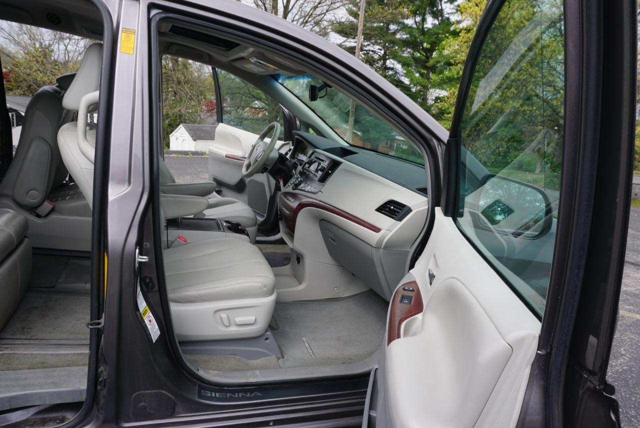 Toyota Sienna XLE 7-Passenger AWD 2013