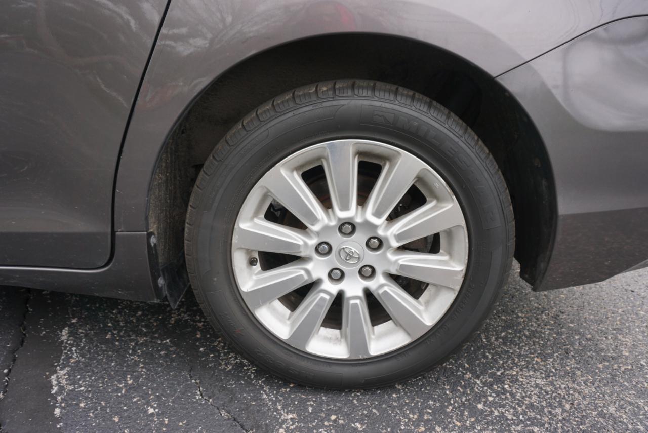 Toyota Sienna XLE 7-Passenger AWD 2013