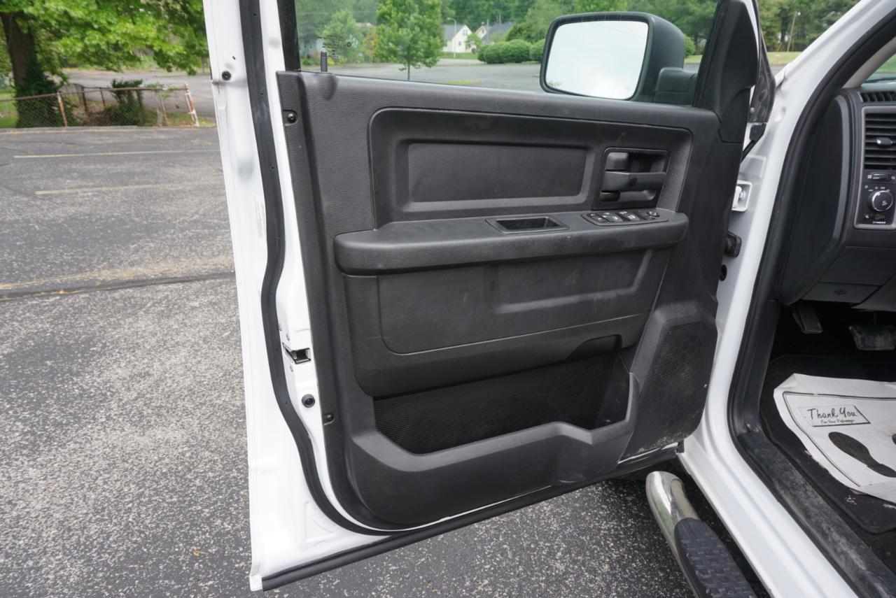 Dodge 1500 Tradesman Crew Cab SWB 4WD 2014