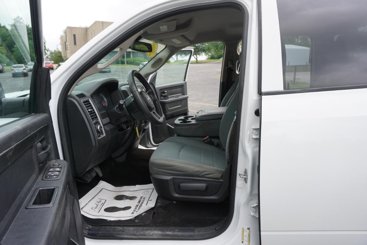 Dodge 1500 Tradesman Crew Cab SWB 4WD 2014