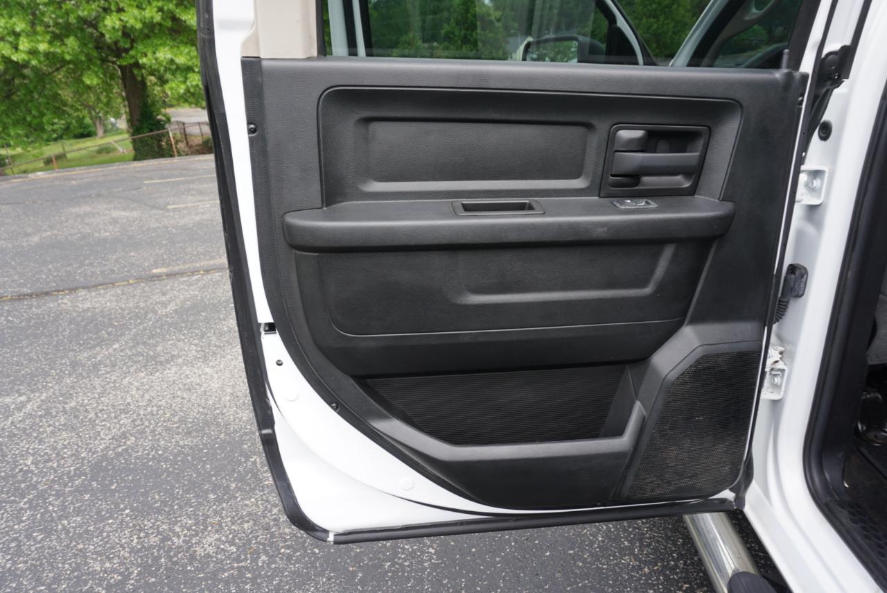 Dodge 1500 Tradesman Crew Cab SWB 4WD 2014