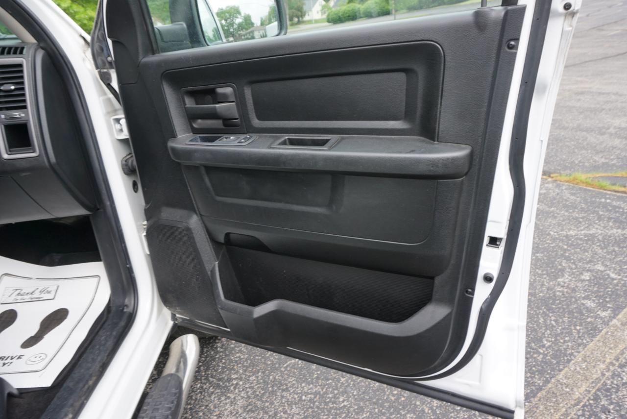 Dodge 1500 Tradesman Crew Cab SWB 4WD 2014