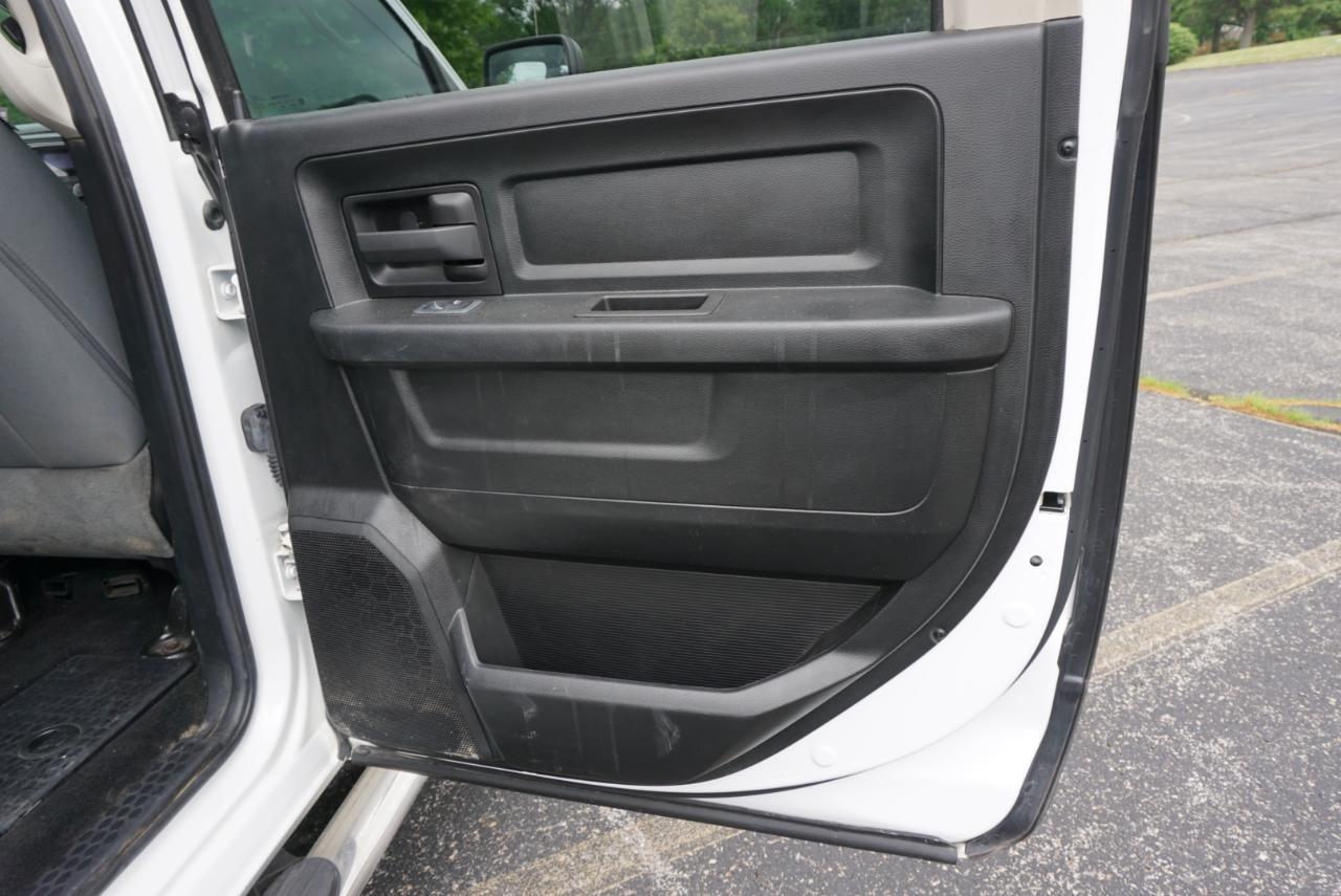 Dodge 1500 Tradesman Crew Cab SWB 4WD 2014