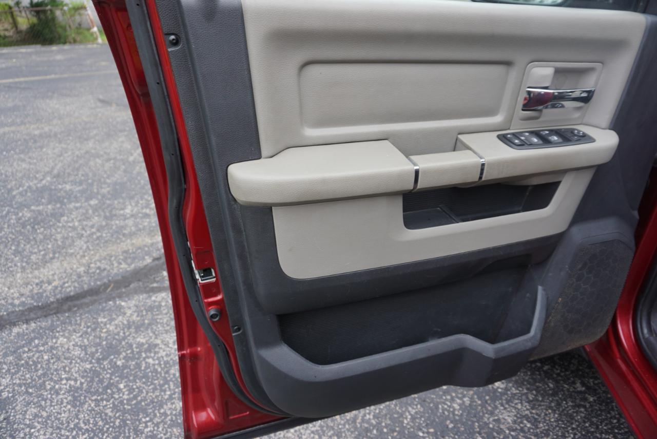 Dodge 1500 Big Horn Crew Cab 4WD 2012