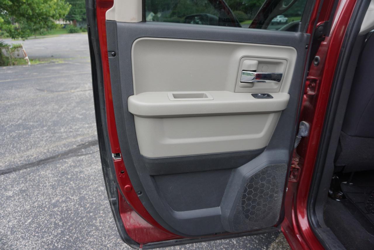 Dodge 1500 Big Horn Crew Cab 4WD 2012
